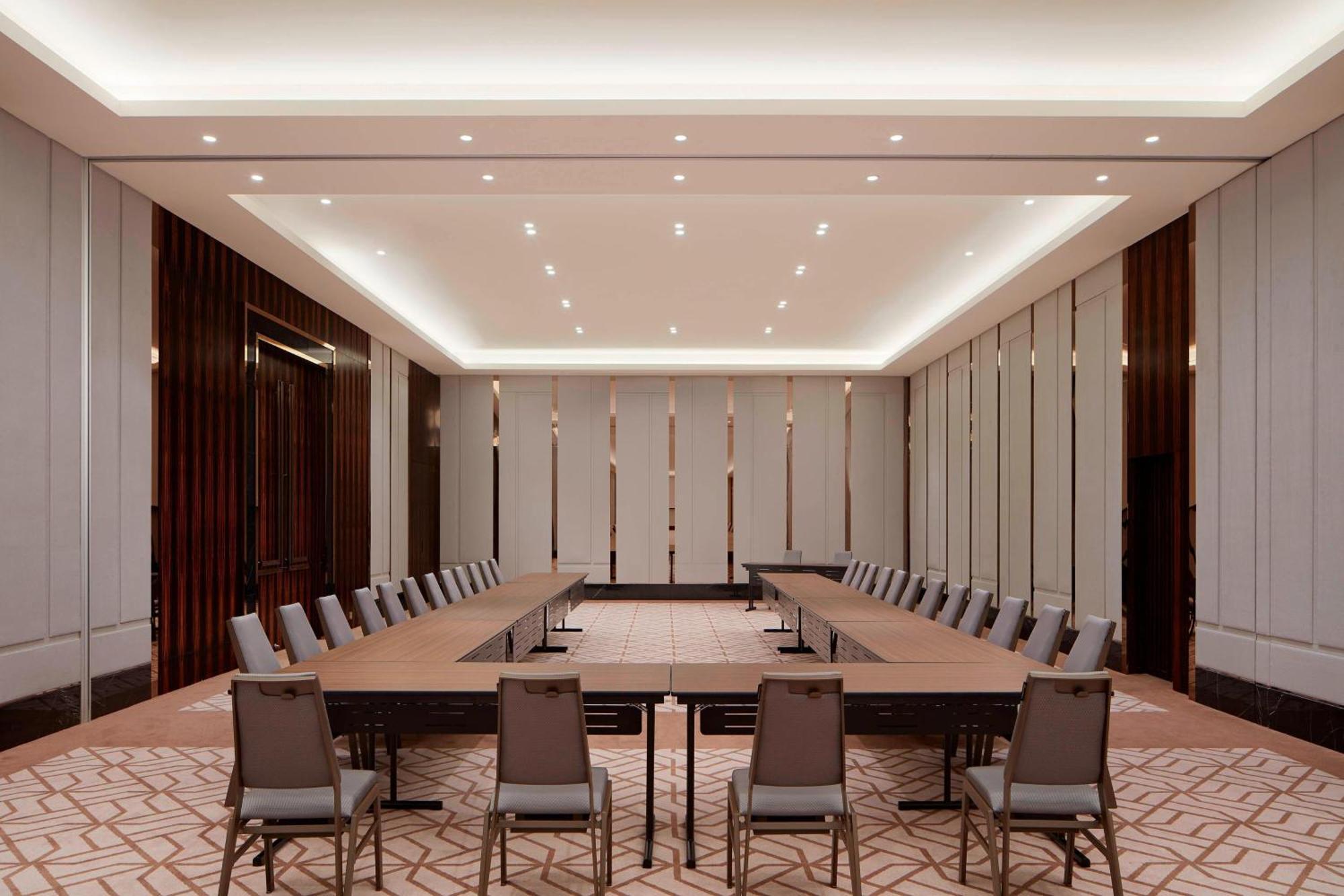 Sheraton Petaling Jaya Hotel Ngoại thất bức ảnh The meeting room of the Prime Minister