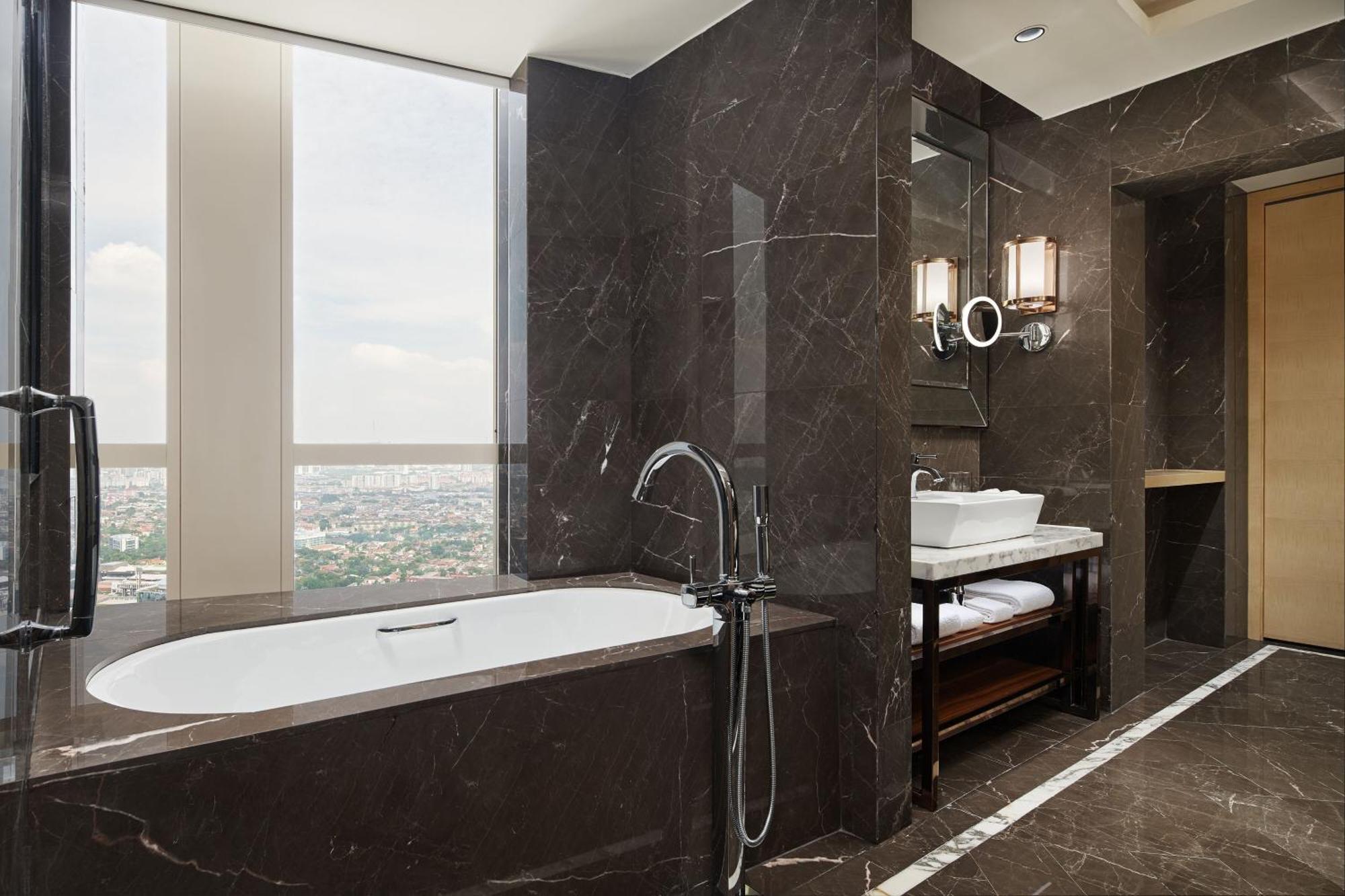 Sheraton Petaling Jaya Hotel Ngoại thất bức ảnh Bathroom
